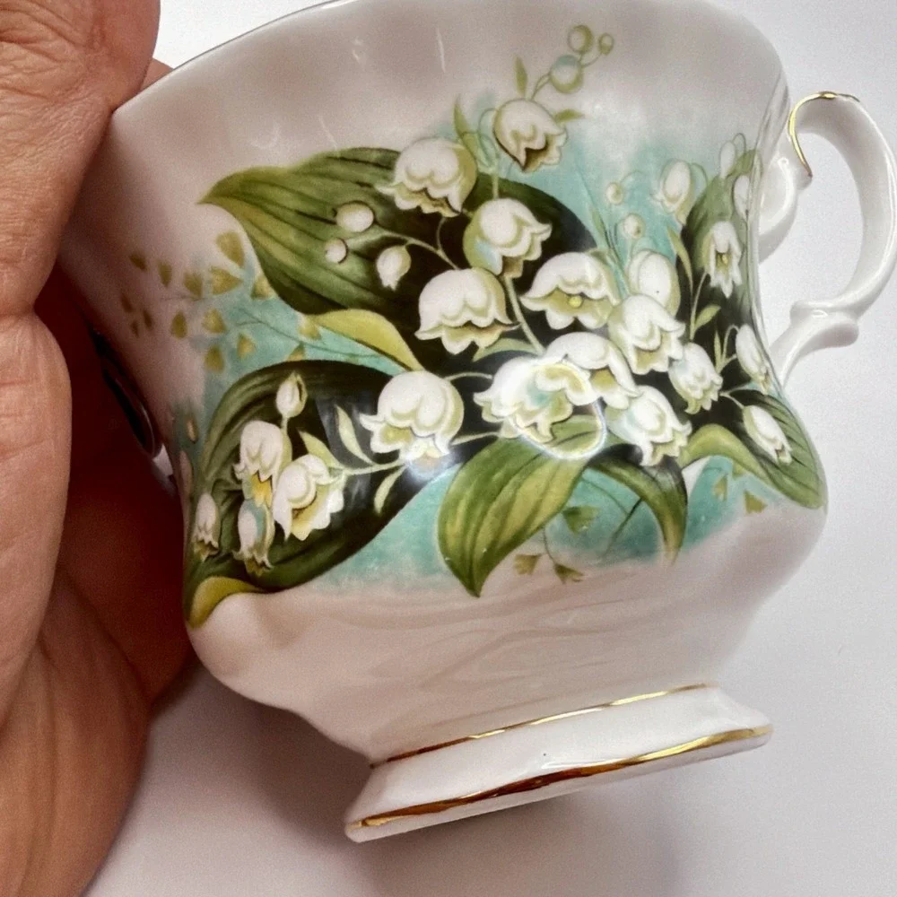 Royal Albert Tea Cup & Saucer Set Lily Of The Valley Flower Series Bone China
